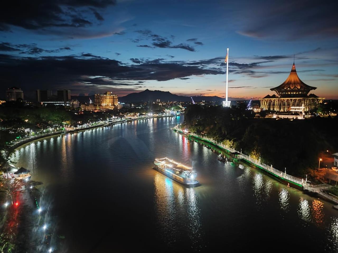 Riverbank Sarawak Riverview, Waterfont *